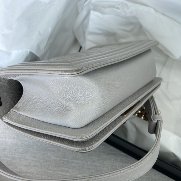 CHANEL
Calfskin Quilted Small Boy Flap Grey - Picture 6 of 7